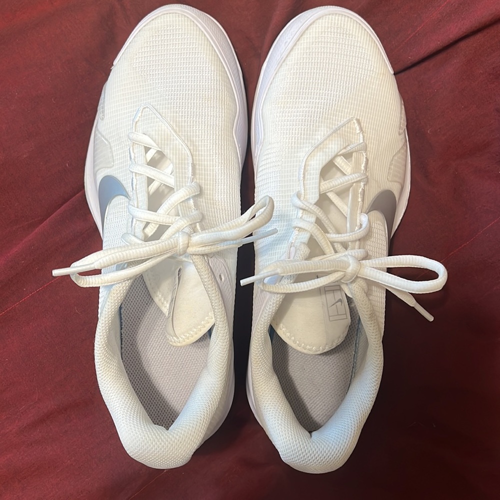 Nike Vapor Pro Womens Tennis Shoes size 10 white/silver